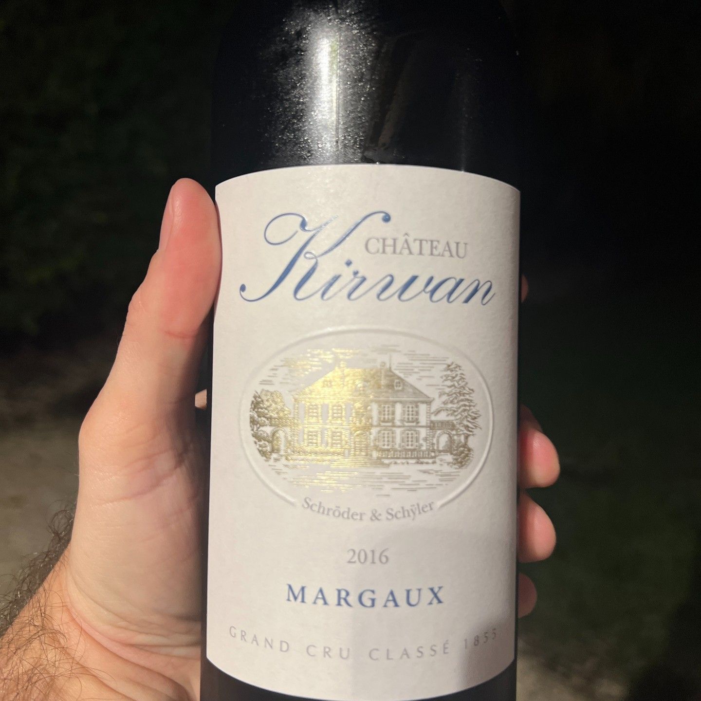 An explosion of aromas, with plum and blackberries dominating. Dense and complex flavors, strong and firm…