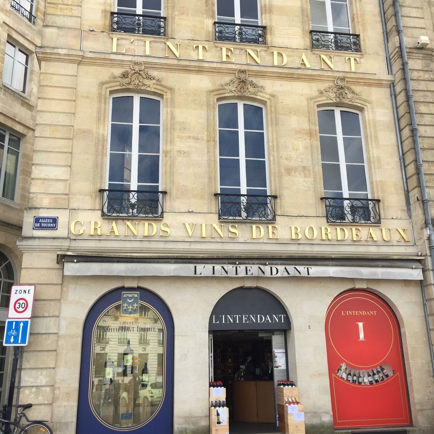 L’Intendant is one of my favorite wine shops in Bordeaux. Steps from the Grand Théâtre, this iconic spiral…