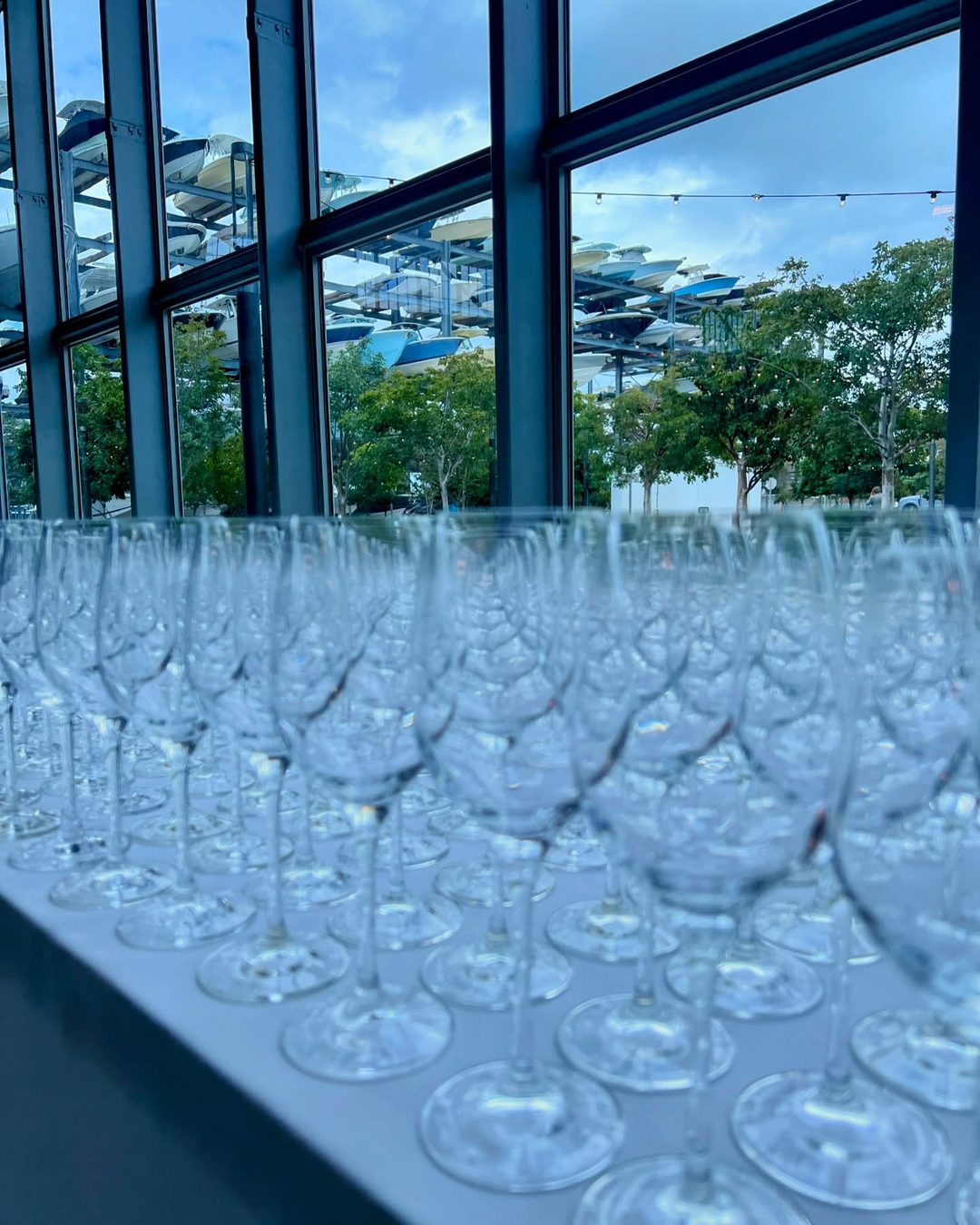 Passamos uma tarde maravilhosa no Hangar Regatta Harbour, em Coconut Grove, participando da sempre…, 3/4