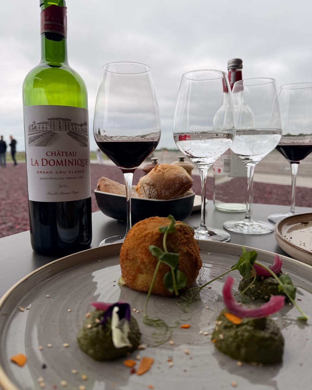 Château La Dominique 2016, Saint Émilion Grand Cru Classé, 2/2