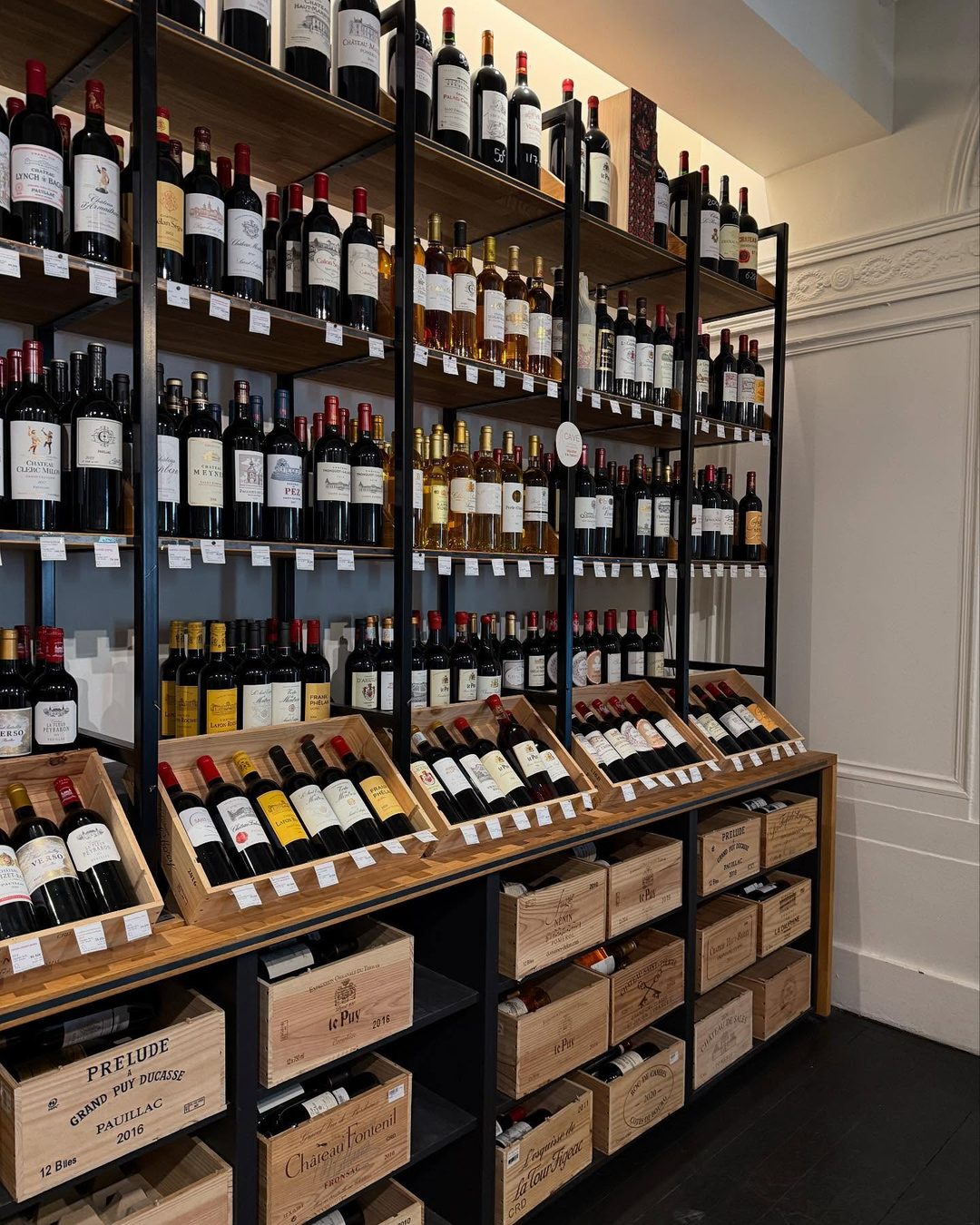 L’Ampelo is a stylish wine bar and boutique wine store in Bordeaux, just a short walk from the Opéra. They…, 3/5